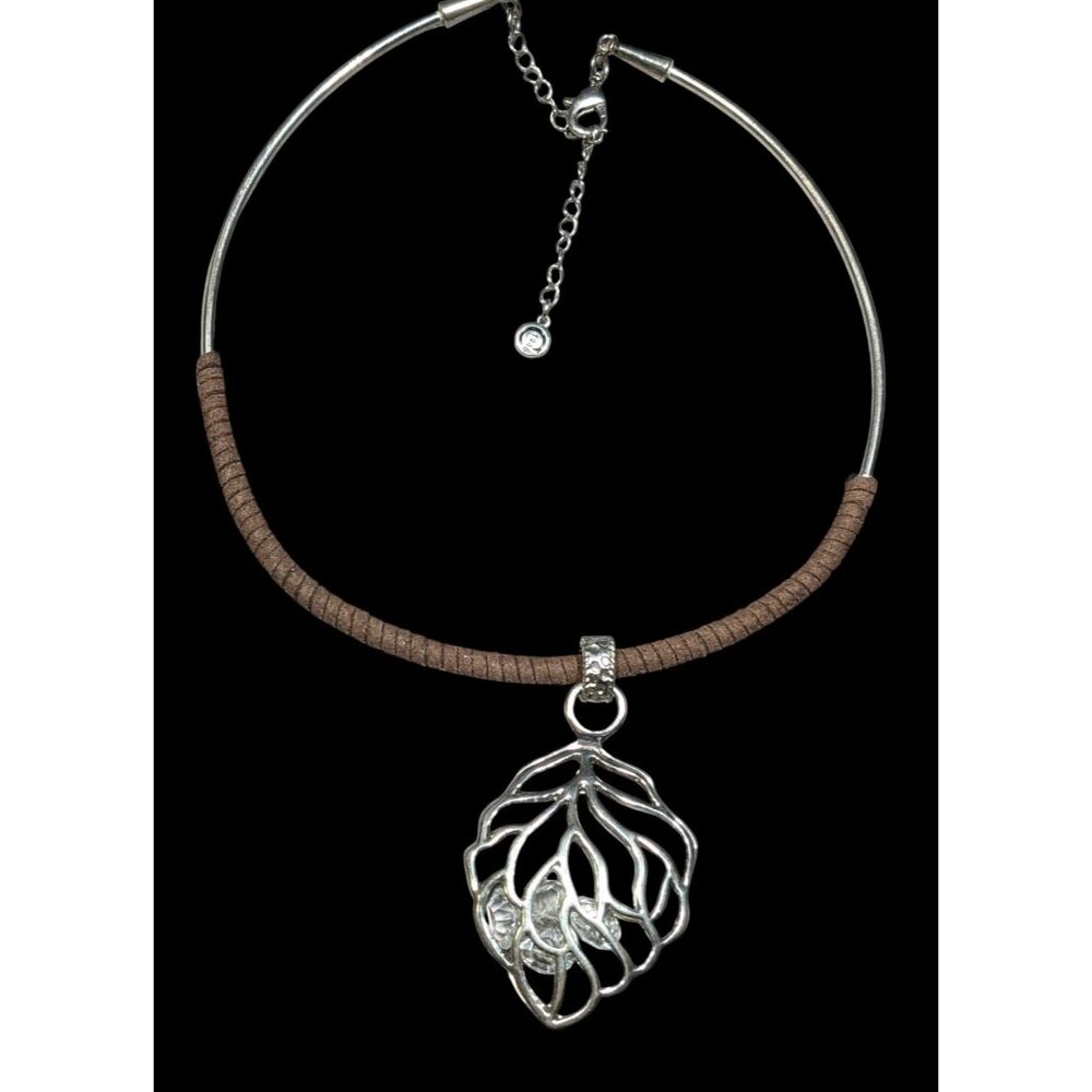 C1946 Caged Crystal Pendant Collar Necklace With Silver Tone Leaf Cage
